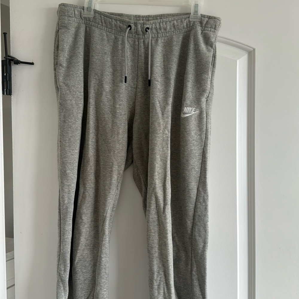Nike Women’s Sportswear Essential Fleece Pants